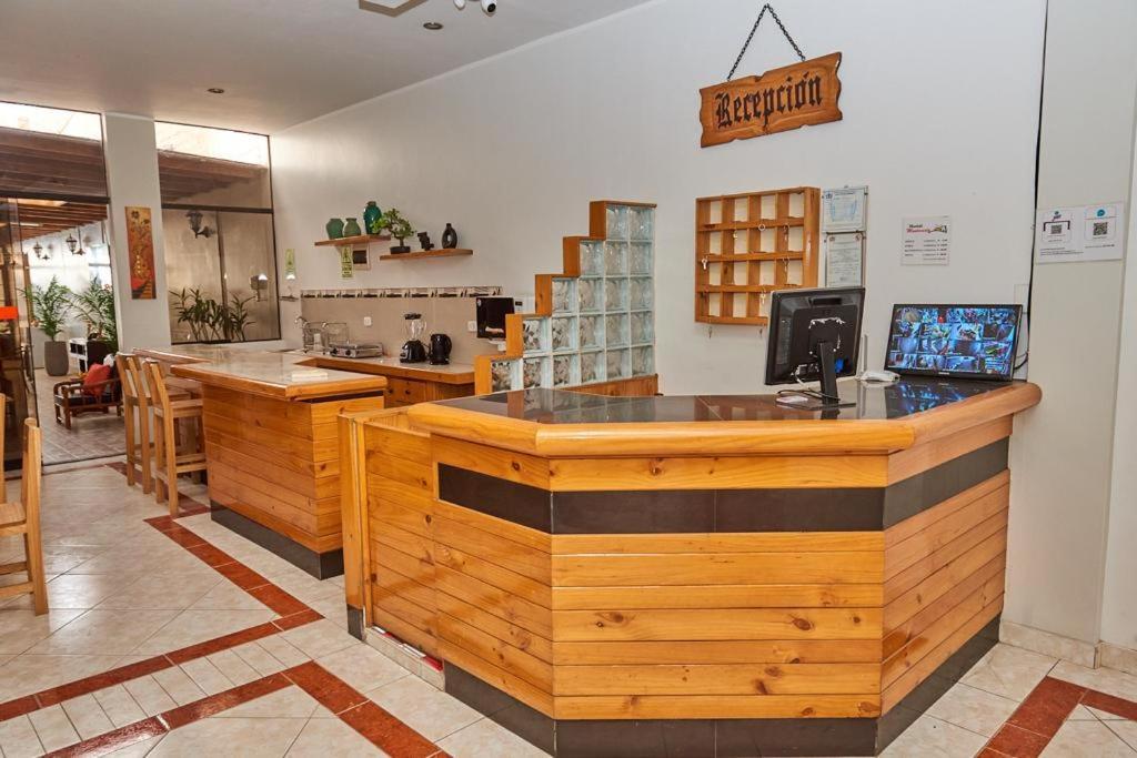 Hostal Montecarlo Камана Екстериор снимка