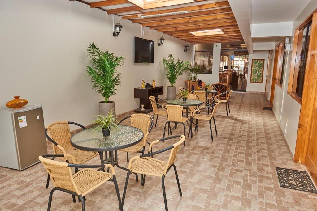 Hostal Montecarlo Камана Екстериор снимка